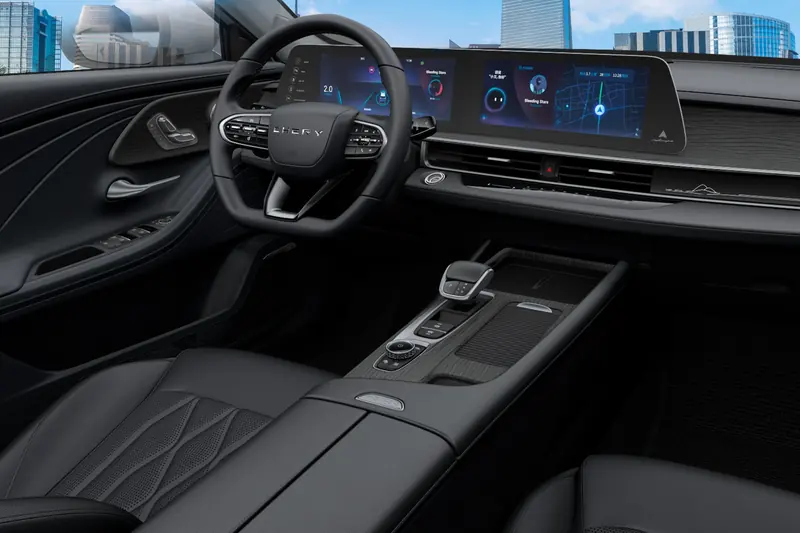 Chery Arrizo 8 — Салон с чёрной отделкой
